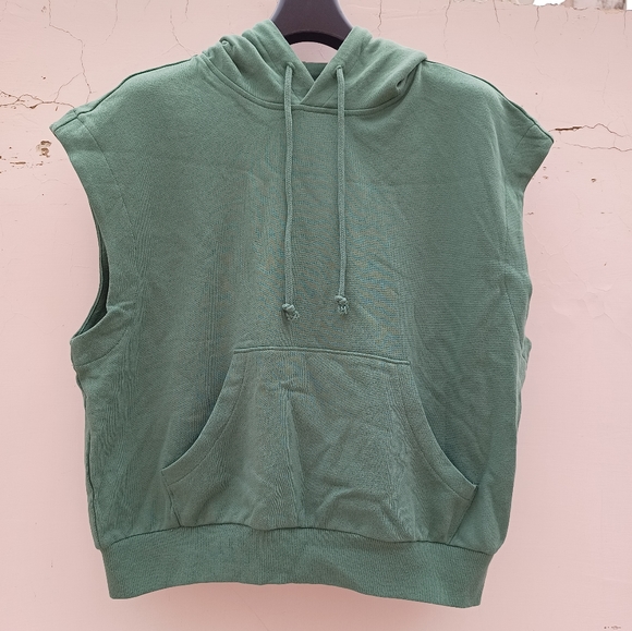 H&M sleeveless hoodie💚 - Picture 3 of 5